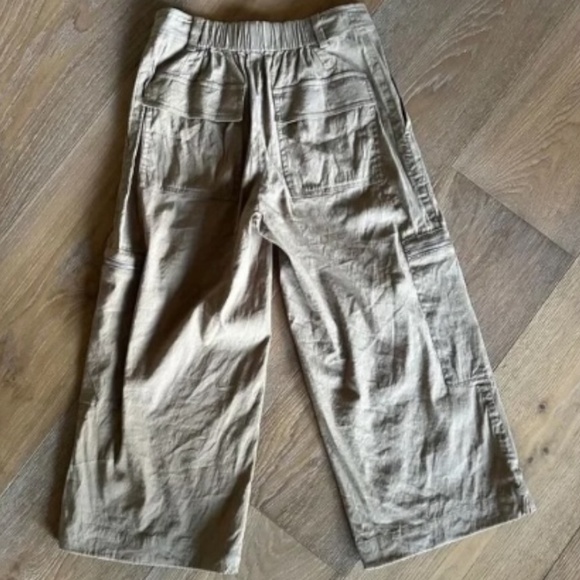 VINCE Low-Rise Cropped Parachute Pants in Shale - Picture 3 of 9